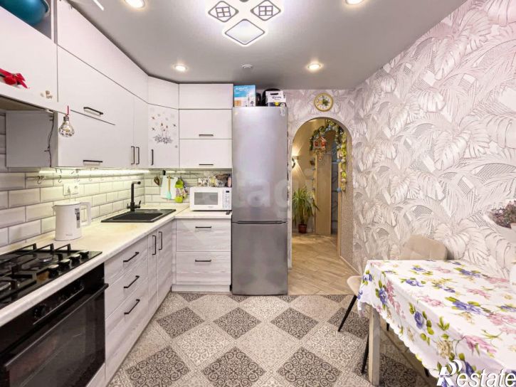 3-комн квартира улица Панкратова, 64,  д. 64