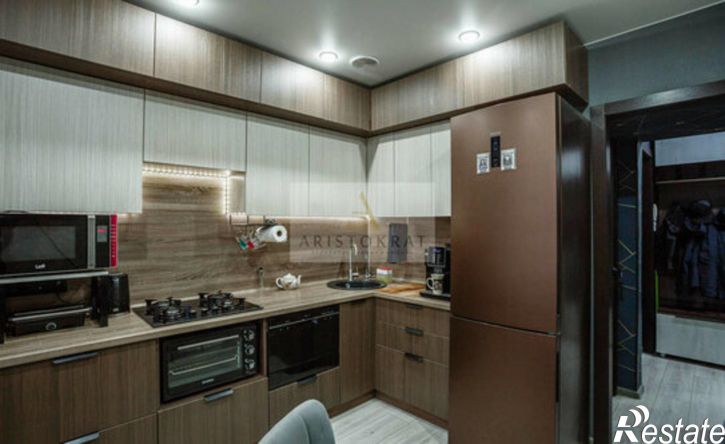 3-комн квартира Новгородская улица, 37,  д. 37