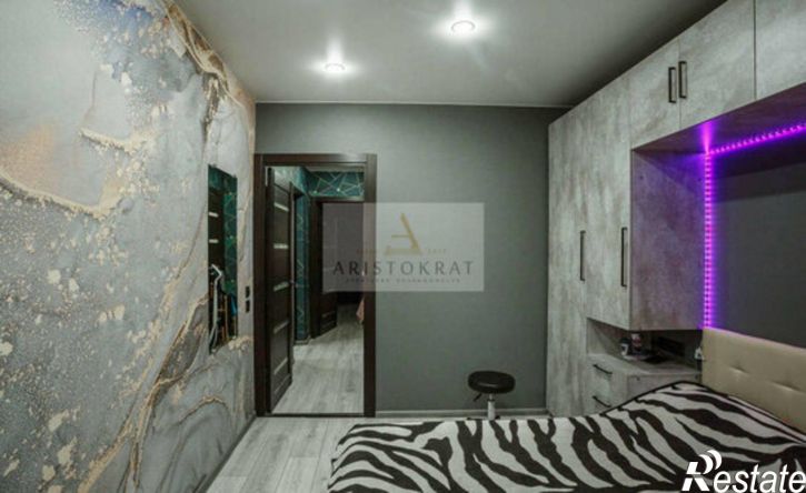 3-комн квартира Новгородская улица, 37,  д. 37