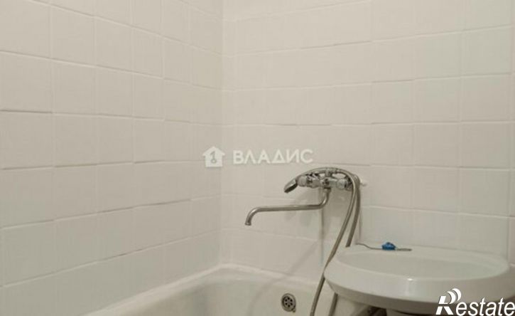 2-комн квартира улица Хлюстова, 18,  д. 18