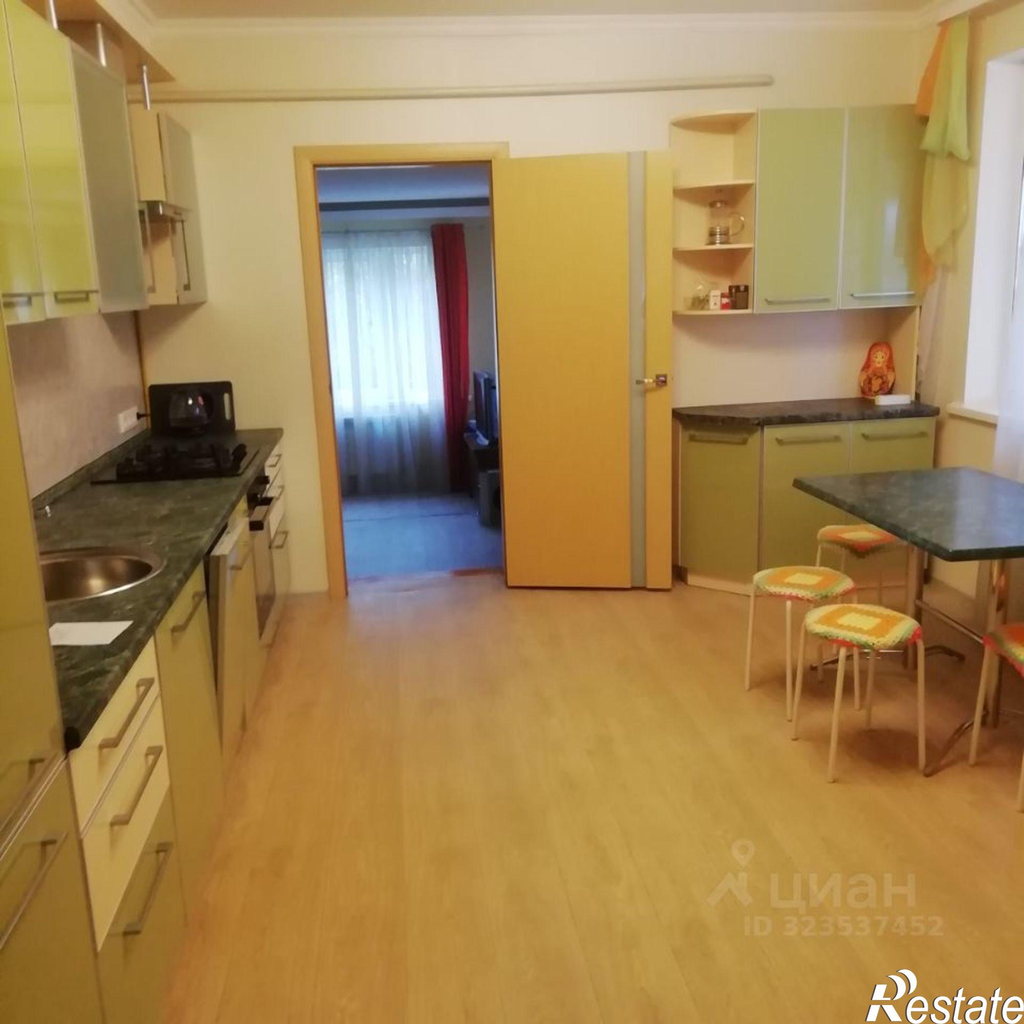 Сдать дачу, дом, коттедж за 80 000 рублей на набережная 6-й Армии, 11А