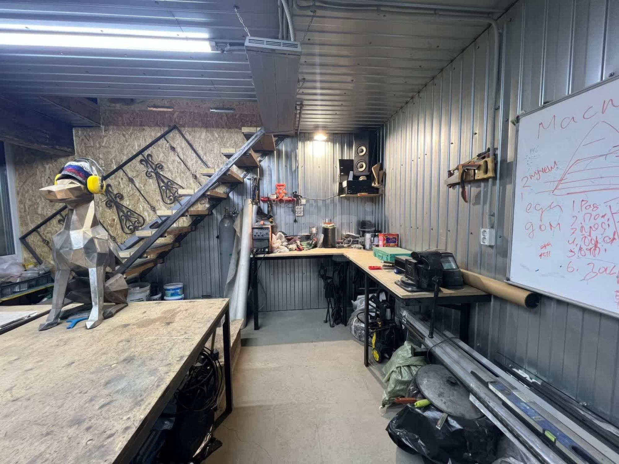 Купить гараж, место в паркинге за 2 100 000 рублей на Доронинская улица, 17