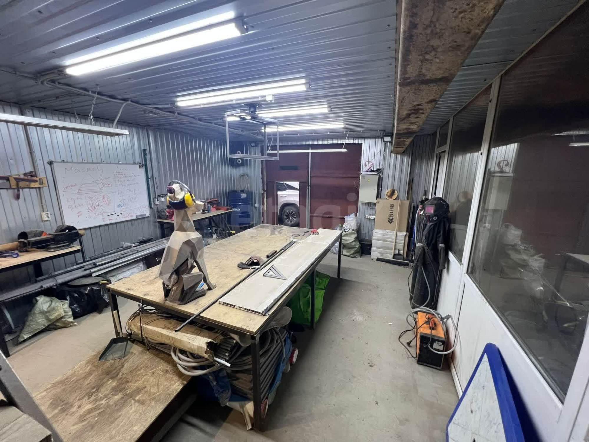 Купить гараж, место в паркинге за 2 100 000 рублей на Доронинская улица, 17