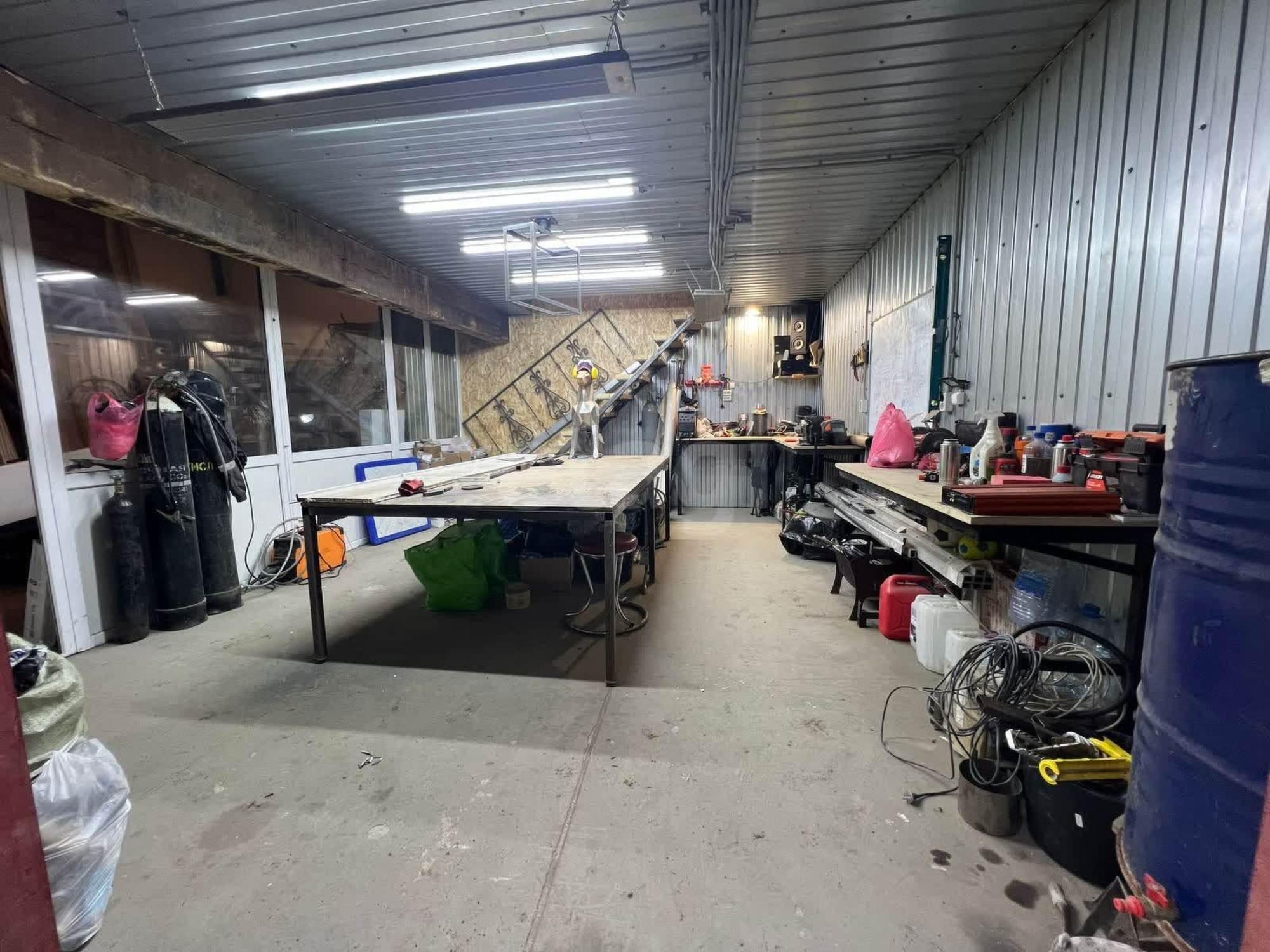 Купить гараж, место в паркинге за 2 100 000 рублей на Доронинская улица, 17