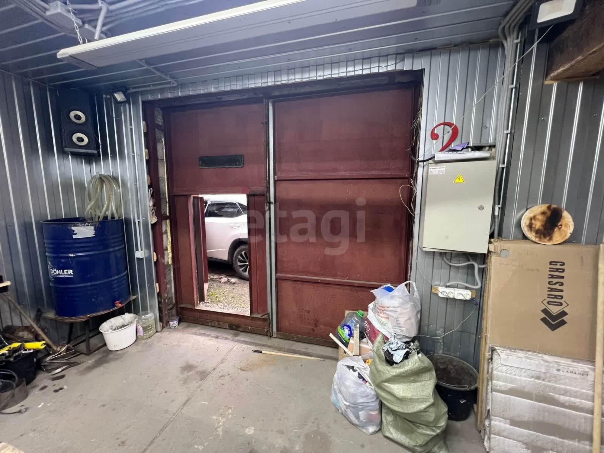 Купить гараж, место в паркинге за 2 100 000 рублей на Доронинская улица, 17