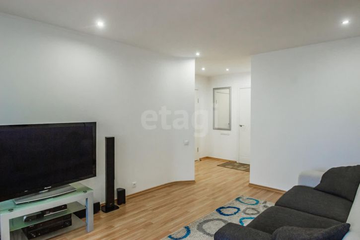 2-комн квартира Ленинградская улица, 136