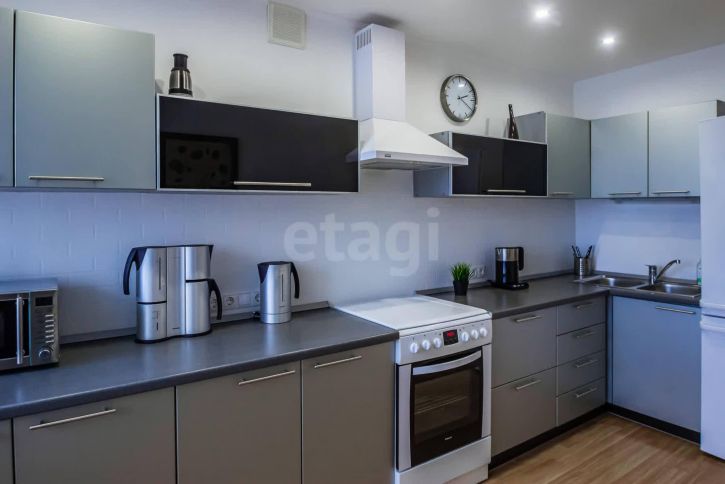 2-комн квартира Ленинградская улица, 136