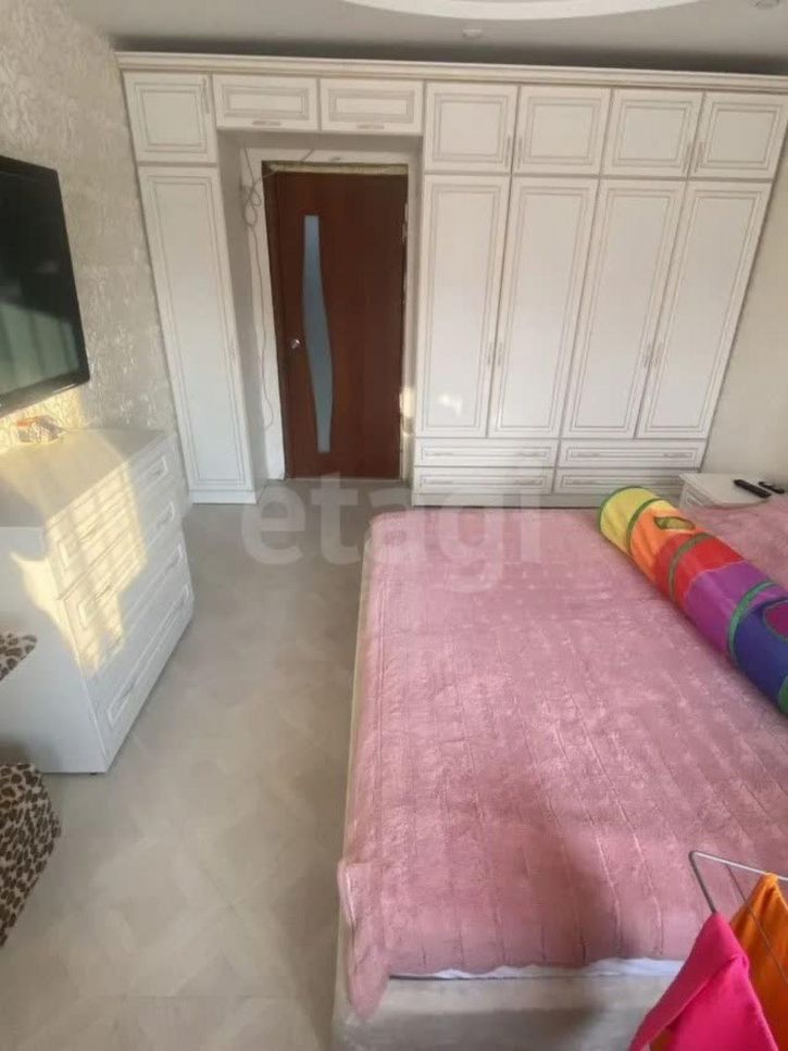 3-комн квартира улица Возрождения, 72