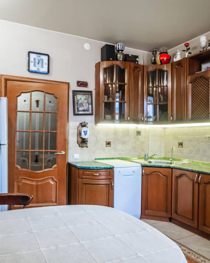 2-комн квартира набережная 6-й Армии, 163