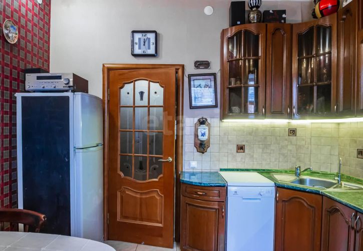 2-комн квартира набережная 6-й Армии, 163