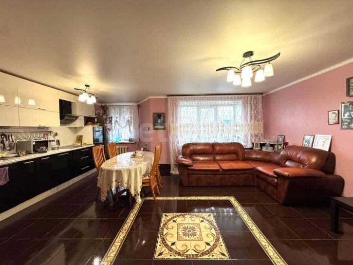 3-комн квартира Ленинградская улица, 107