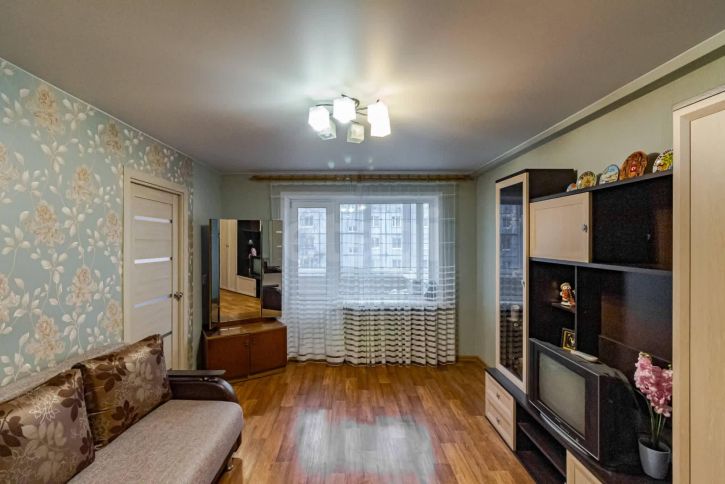 3-комн квартира улица Панкратова, 88