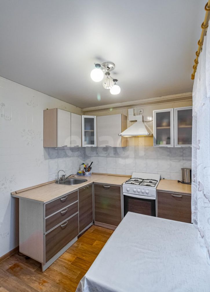 3-комн квартира улица Панкратова, 88