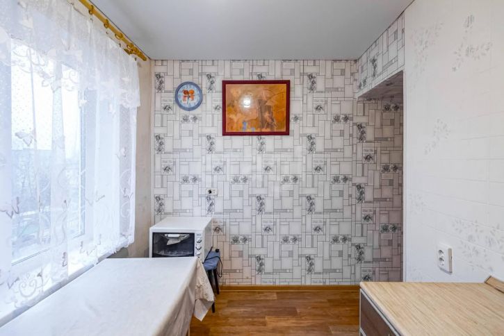 3-комн квартира улица Панкратова, 88
