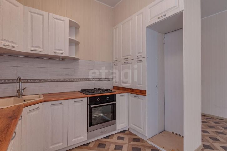 4-комн квартира улица Бурмагиных, 39б