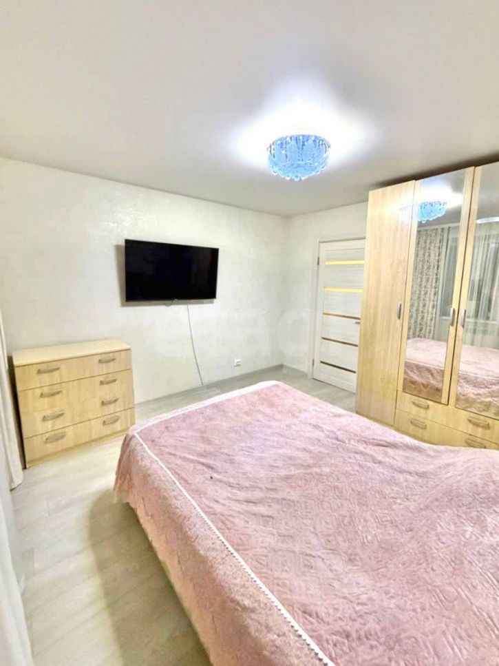 3-комн квартира улица Гагарина, 80ак4