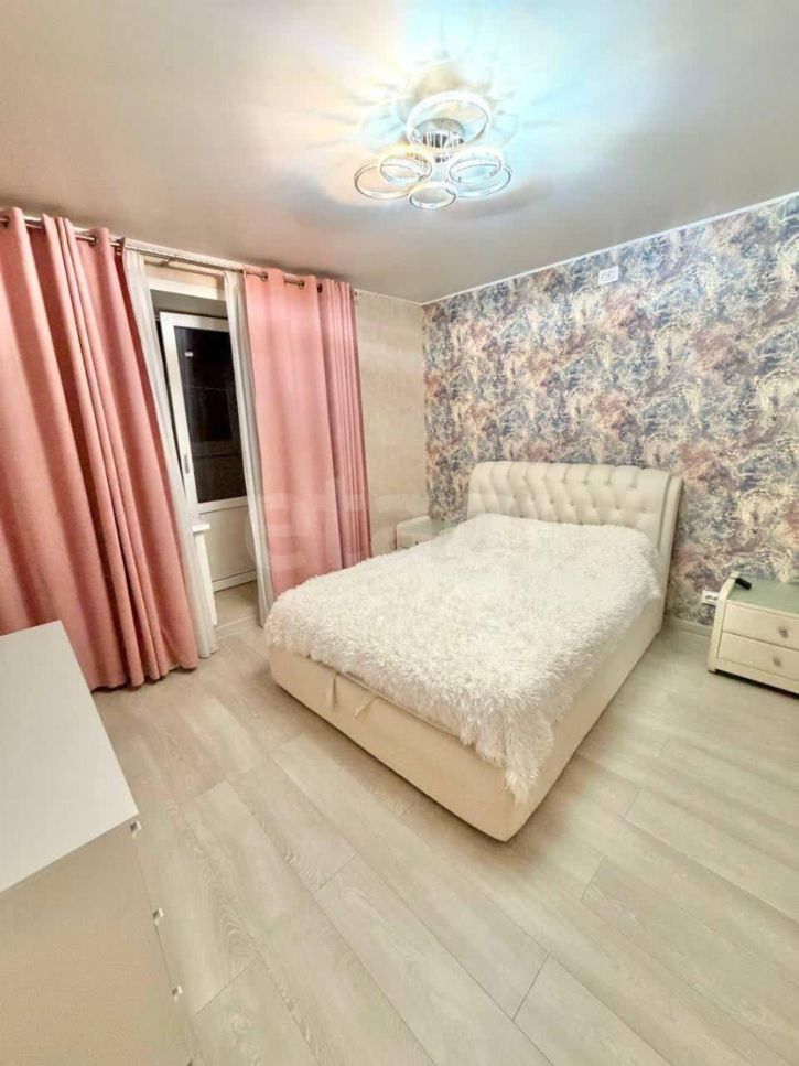 3-комн квартира улица Гагарина, 80ак4