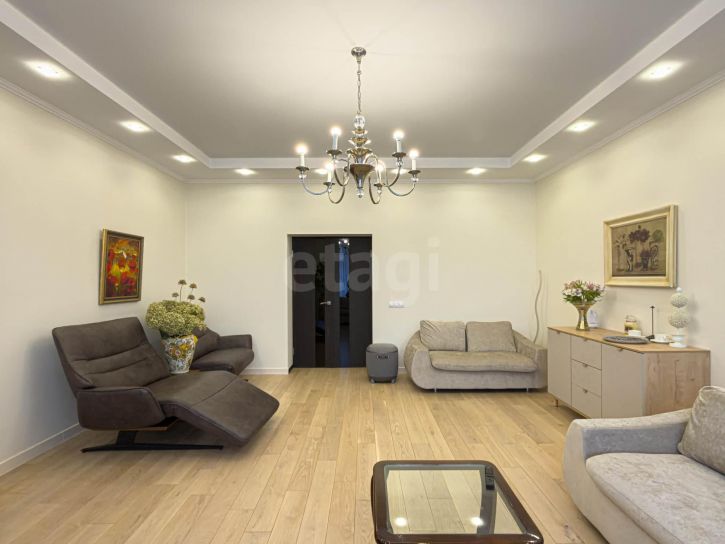 3-комн квартира улица Леденцова, 8а
