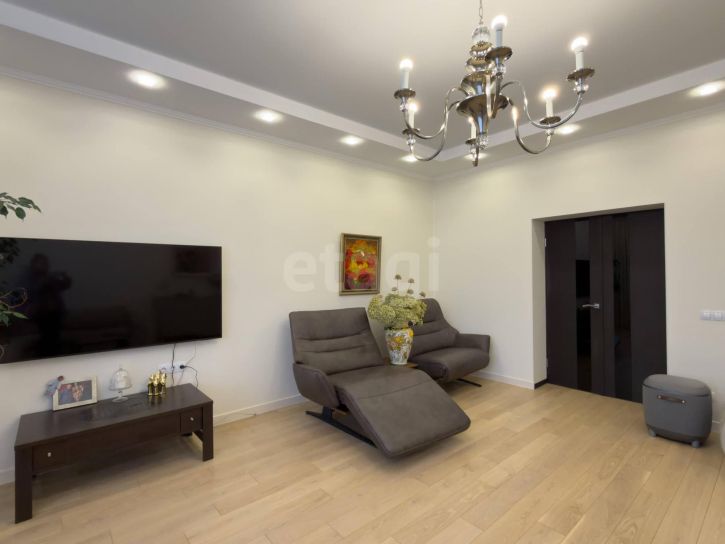 3-комн квартира улица Леденцова, 8а