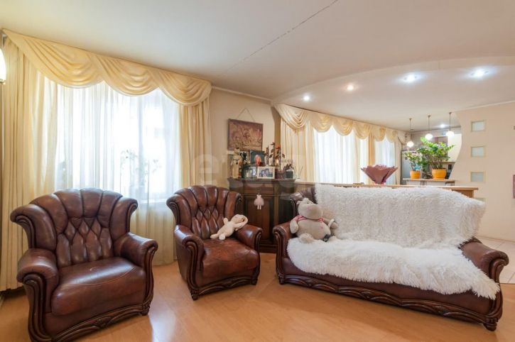 3-комн квартира улица Маршала Конева, 22