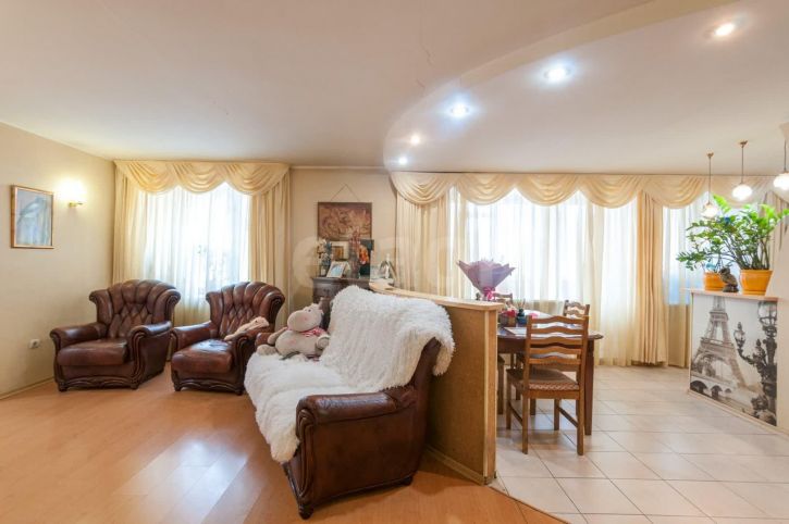 3-комн квартира улица Маршала Конева, 22