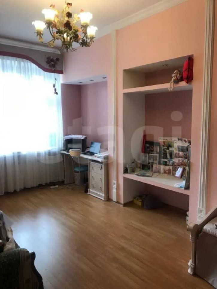 4-комн квартира улица Левичева, 30а