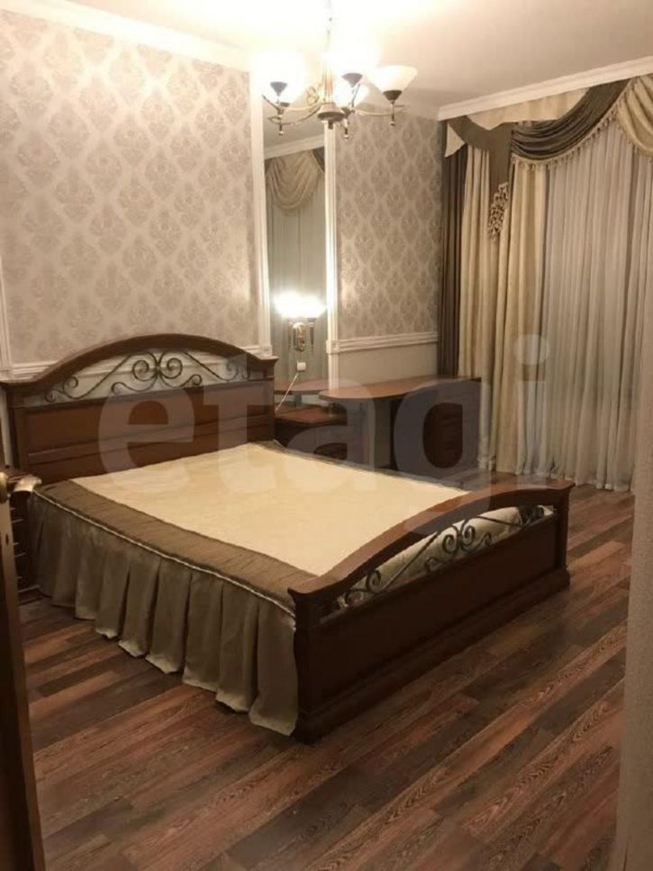 4-комн квартира улица Левичева, 30а