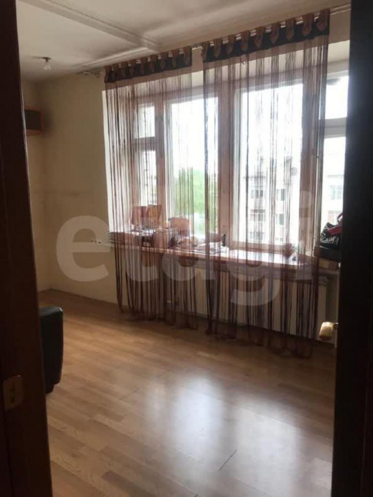 4-комн квартира улица Левичева, 30а