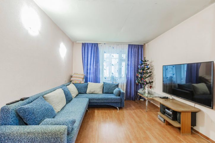 4-комн квартира улица Пугачёва, 81