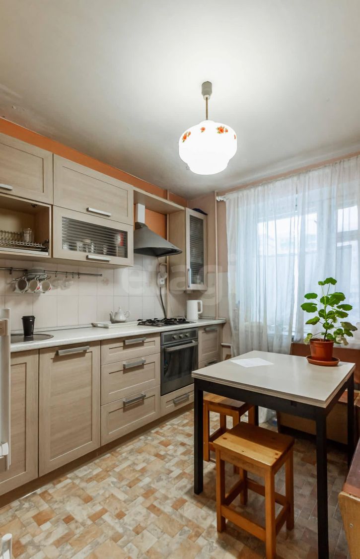 4-комн квартира улица Пугачёва, 81