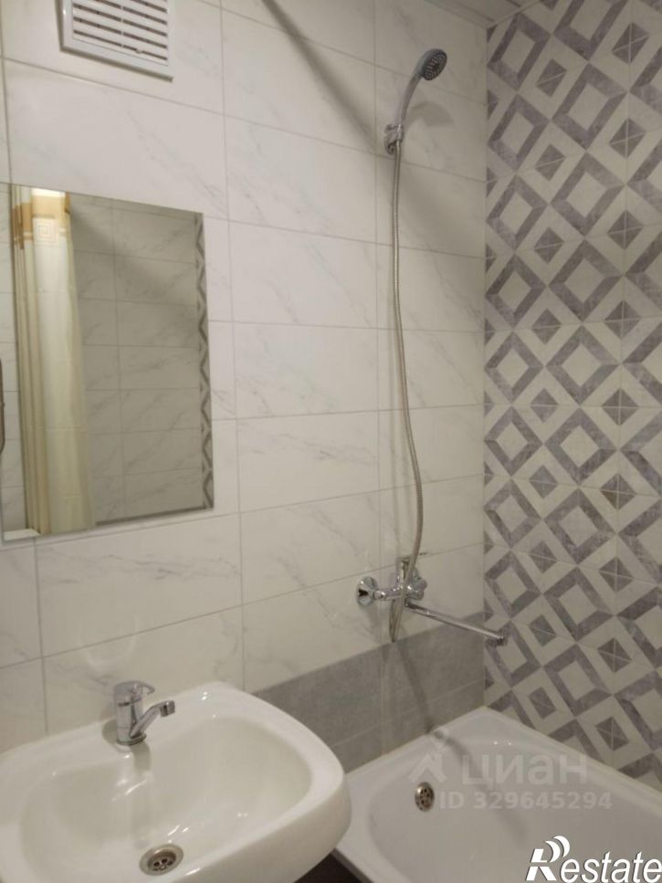2-комн квартира улица Лётчика Каберова, 11,  д. 11