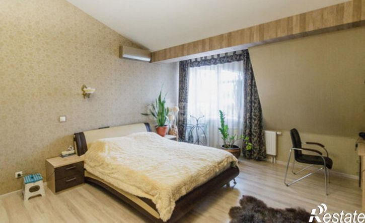 3-комн квартира улица Панкратова, 40,  д. 40