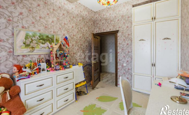 3-комн квартира улица Панкратова, 40,  д. 40