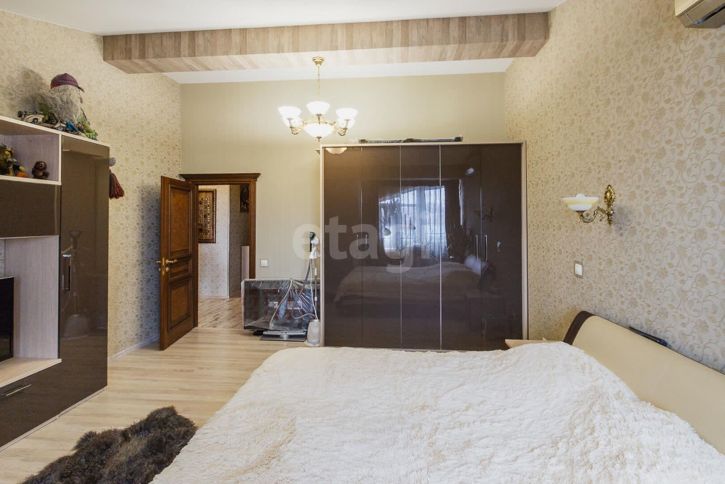 3-комн квартира улица Панкратова, 40