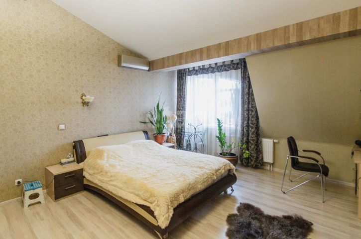 3-комн квартира улица Панкратова, 40