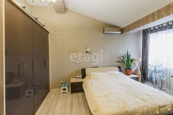 3-комн квартира улица Панкратова, 40