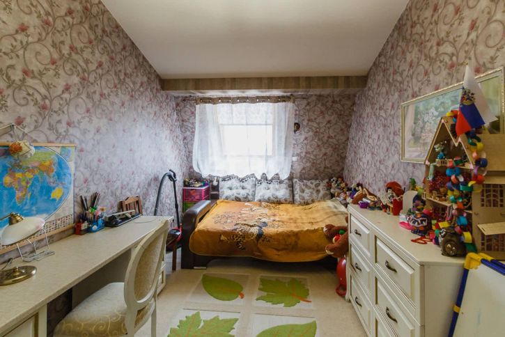 3-комн квартира улица Панкратова, 40