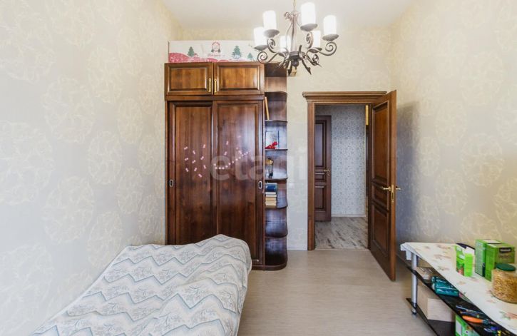 3-комн квартира улица Панкратова, 40