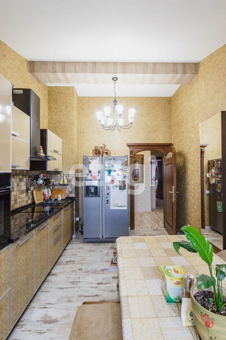 3-комн квартира улица Панкратова, 40