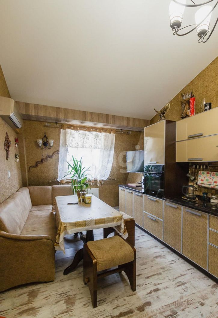 3-комн квартира улица Панкратова, 40