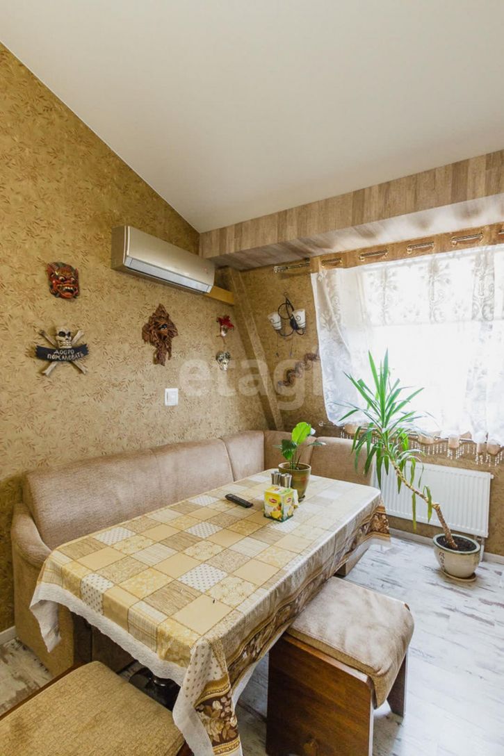 3-комн квартира улица Панкратова, 40