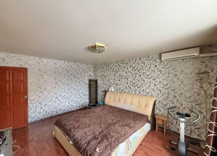 4-комн квартира улица Чехова, 53