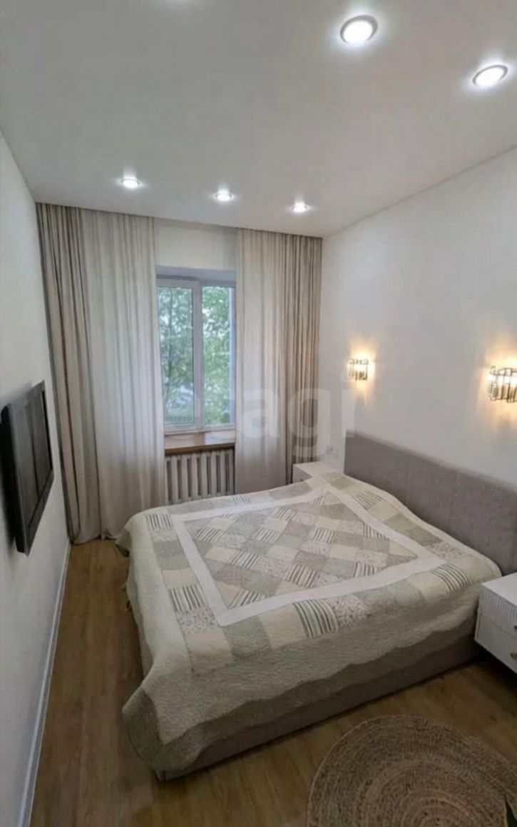 3-комн квартира улица Гагарина, 2ак7