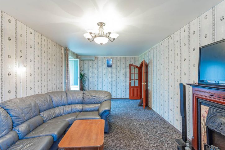 4-комн квартира улица Чехова, 53