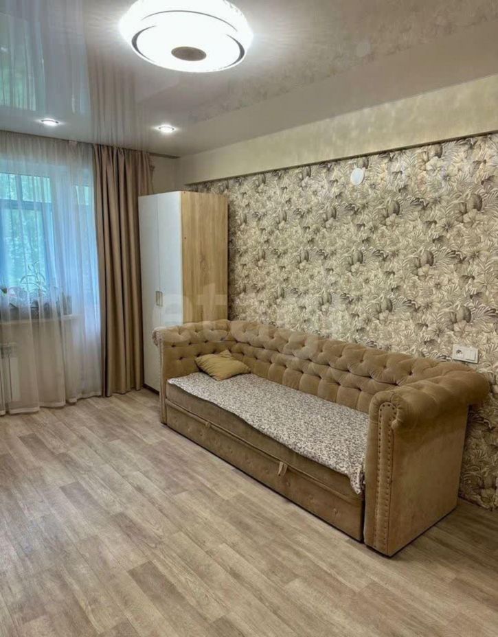 4-комн квартира улица Панкратова, 84