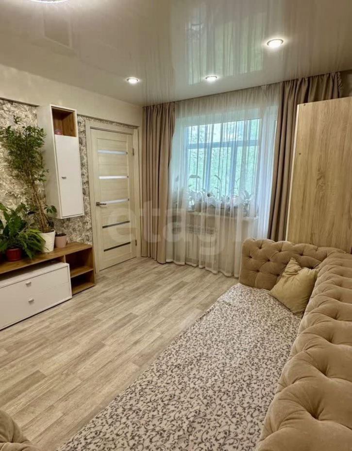 4-комн квартира улица Панкратова, 84