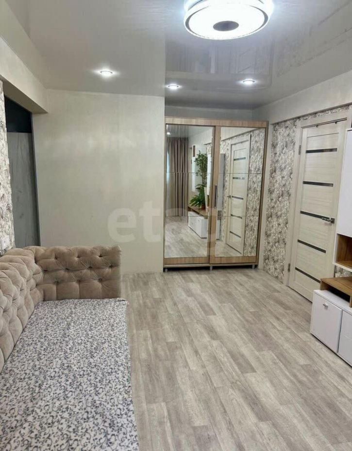 4-комн квартира улица Панкратова, 84