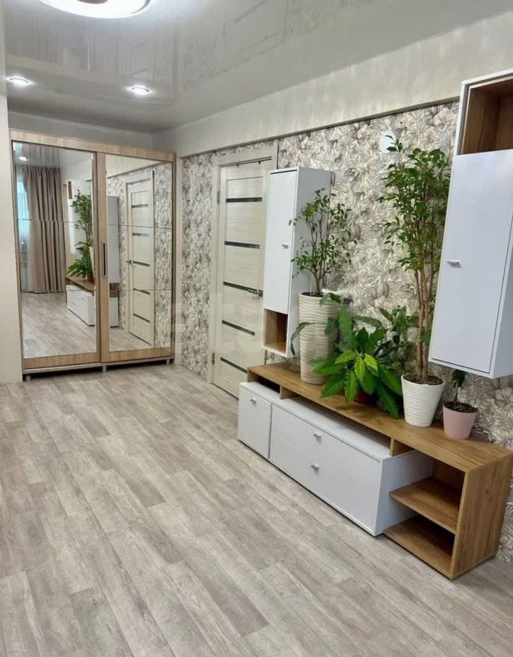 4-комн квартира улица Панкратова, 84