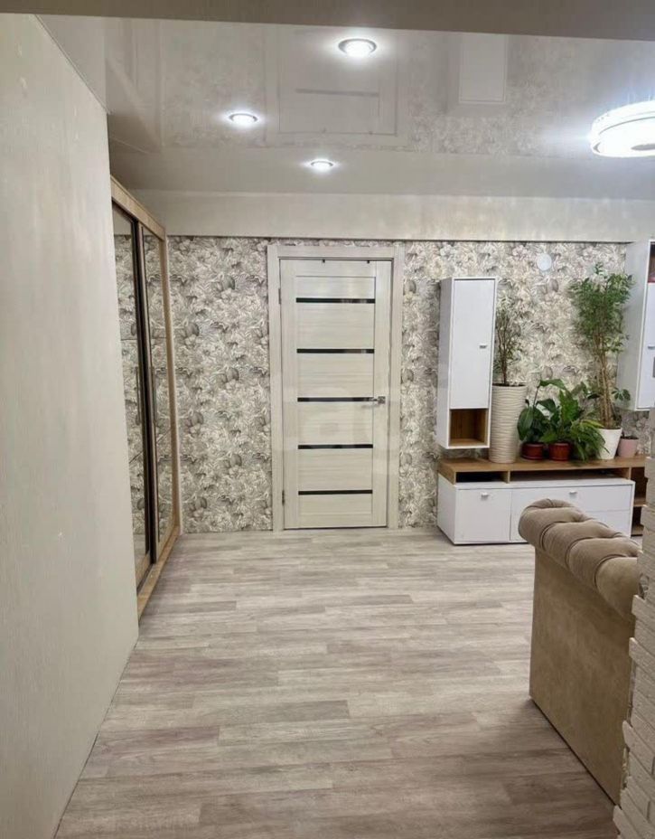 4-комн квартира улица Панкратова, 84