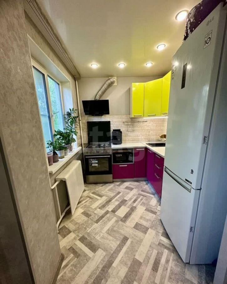 4-комн квартира улица Панкратова, 84